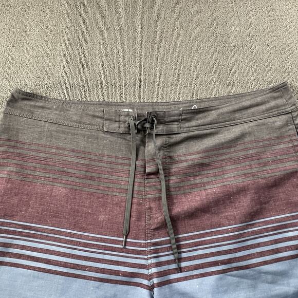 Travis Mathew Shorts Adult Size 42 Striped Boardshorts Active Casual Men's - Picture 8 of 14